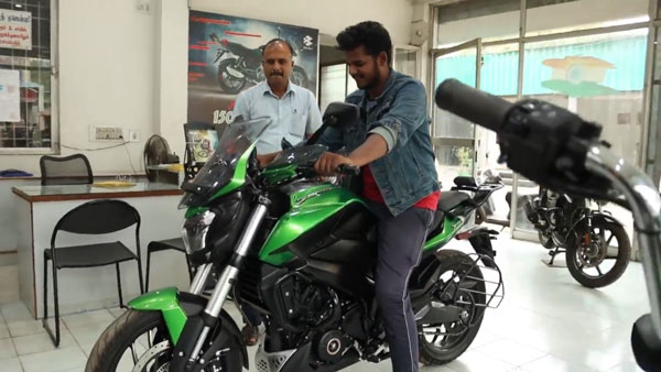 2.60 ಲಕ್ಷ ರೂ. ಚಿಲ್ಲರೆ ನಾಣ್ಯಗಳನ್ನು ನೀಡಿ ಬಜಾಜ್ ಡೊಮಿನಾರ್ 400 ಖರೀದಿಸಿದ ಯುವಕ! 