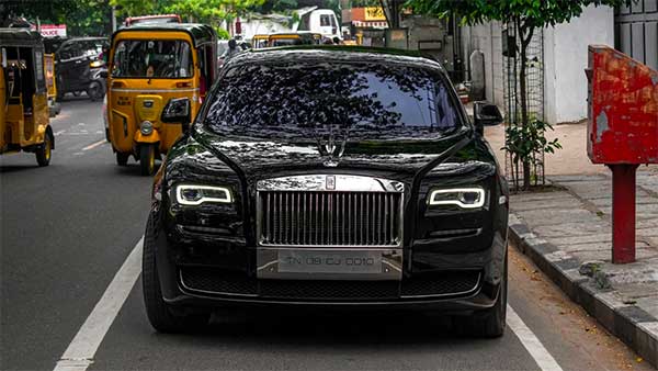 ಮೊದಲ ಬಾರಿಗೆ ಕ್ಯಾಮರಾ ಕಣ್ಣಿಗೆ ಸಿಕ್ಕಿಬಿದ್ದ ನಟ ಧನು‍ಷ್‌ ಅವರ ರೋಲ್ಸ್‌ ರಾಯ್ಸ್‌ ಕಾರು