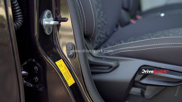 ಕಾರು ಖರೀದಿಸುವ ಮುನ್ನ ಖಂಡಿತವಾಗಿಯೂ ಈ 10 ಸುರಕ್ಷತಾ ವೈಶಿಷ್ಟ್ಯಗಳನ್ನು ಪರಿಶೀಲಿಸಿ