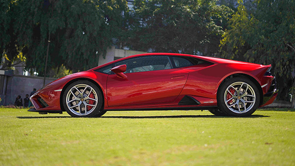 ಈಶಾನ್ಯ ಭಾರತದಲ್ಲಿ ತನ್ನ ಮೊದಲ ಹುರಾಕನ್ ಇವೊ ಆರ್‌ಡಬ್ಲ್ಯುಡಿ ಡೆಲಿವರಿ ನೀಡಿದ ಲ್ಯಾಂಬೊರ್ಗಿನಿ 