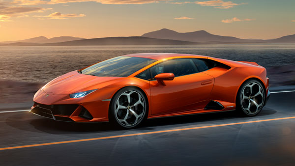 ಗಂಡನಿಗೆ ದುಬಾರಿ ಲ್ಯಾಂಬೋರ್ಗಿನಿಯನ್ನು ಉಡುಗೊರೆಯಾಗಿ ಕೊಟ್ಟ ಗರ್ಭಿಣಿ ಪತ್ನಿ 