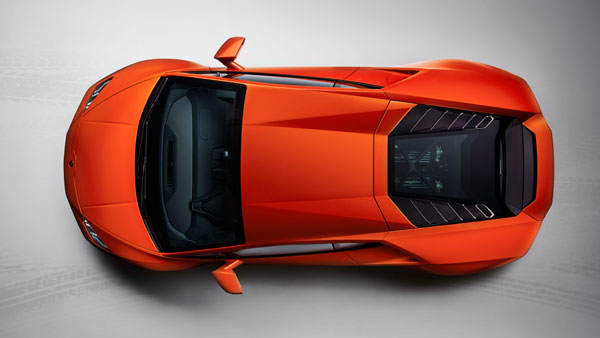 ಗಂಡನಿಗೆ ದುಬಾರಿ ಲ್ಯಾಂಬೋರ್ಗಿನಿಯನ್ನು ಉಡುಗೊರೆಯಾಗಿ ಕೊಟ್ಟ ಗರ್ಭಿಣಿ ಪತ್ನಿ 