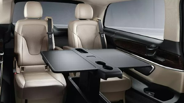 ಕೋಟಿ ಬೆಲೆಯ ಮರ್ಸಿಡಿಸ್ ಬೆಂಝ್ ವಿ-ಕ್ಲಾಸ್ ಕಾರು ಖರೀದಿಸಿದ ಬಾಲಿವುಡ್ ನಟಿ