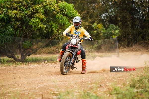 ಅತ್ಯಾಧುನಿಕ ಫೀಚರ್ಸ್, ಆಕರ್ಷಕ ವಿನ್ಯಾಸದ ಹೊಸ ರಾಯಲ್ ಎನ್‌ಫೀಲ್ಡ್ ಸ್ಕ್ರಾಮ್ 411 ಬೈಕ್ ರಿವ್ಯೂ