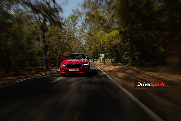 ಆಕರ್ಷಕ ವಿನ್ಯಾಸದ ಸ್ಕೋಡಾ ಸ್ಲಾವಿಯಾ 1.0 ವರ್ಷನ್ ಸೆಡಾನ್ ರಿವ್ಯೂ