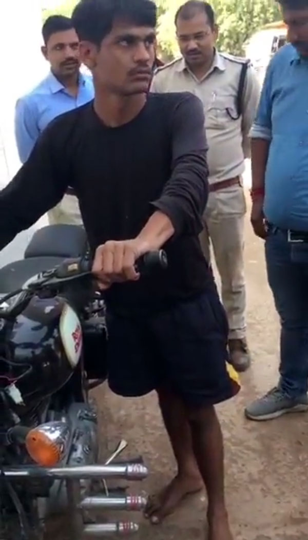 ರಾಯಲ್ ಎನ್ಫೀಲ್ಡ್ ಗ್ರಾಹಕರೇ ಎಚ್ಚರ!..ಒಂದೇ ನಿಮಿಷದಲ್ಲಿ ಬೈಕ್ ಕಳುವಾಗಬಹುದು ರಾಯಲ್ ಎನ್ಫೀಲ್ಡ್ ಗ್ರಾಹಕರೇ ಎಚ್ಚರ!..ಒಂದೇ ನಿಮಿಷದಲ್ಲಿ ಬೈಕ್ ಕಳುವಾಗಬಹುದು