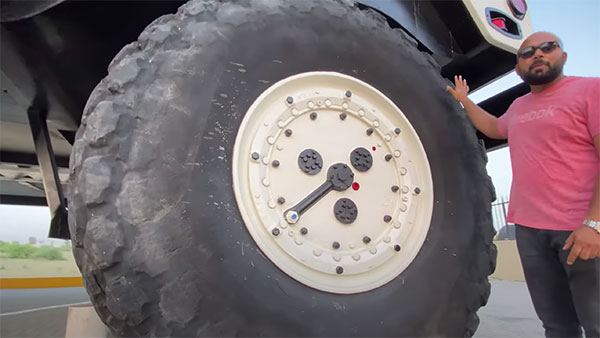 ವಿಶ್ವದ ಅತಿ ಎತ್ತರದ ಕಾರನ್ನು ನೋಡಿದ್ದೀರಾ?..ಏಣಿಯಿಲ್ಲದೆ ಈ ಕಾರನ್ನು ಏರುವುದು ಅಸಾಧ್ಯ 