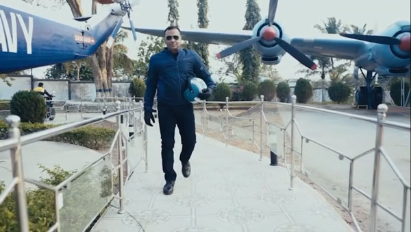 120ನೇ ವಾರ್ಷಿಕೋತ್ಸವದ ವಿಶೇಷ ಆವೃತ್ತಿಗಳನ್ನು ಸೆಲೆಬ್ರಿಟಿಗಳಿಗೆ ಡೆಲಿವರಿ ನೀಡಿದ ರಾಯಲ್‌ ಎನ್‌ಫೀಲ್ಡ್‌