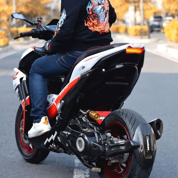 ಮಾಡಿಫೈಗೊಂಡು ಸ್ಪೋರ್ಟಿ ಲುಕ್‍‍‍ನಲ್ಲಿ ಮಿಂಚಿದ ಯಮಹಾ ಏರಾಕ್ಸ್ 155 ಸ್ಕೂಟರ್