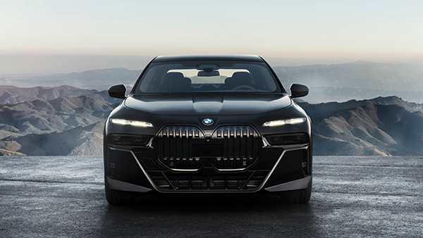 ಅತ್ಯಾಧುನಿಕ ಫೀಚರ್ಸ್‌ಗಳೊಂದಿಗೆ ಹೊಸ ಬಿಎಂಡಬ್ಲ್ಯು 7-ಸೀರಿಸ್ ಕಾರು ಅನಾವರಣ