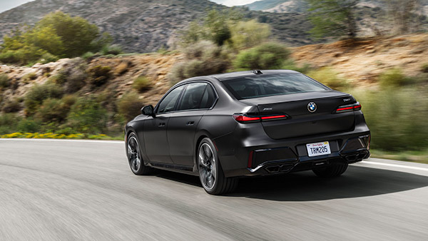 ಅತ್ಯಾಧುನಿಕ ಫೀಚರ್ಸ್‌ಗಳೊಂದಿಗೆ ಹೊಸ ಬಿಎಂಡಬ್ಲ್ಯು 7-ಸೀರಿಸ್ ಕಾರು ಅನಾವರಣ