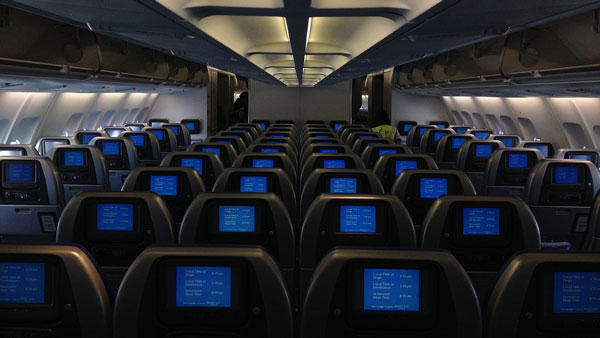 ವಿಮಾನ ಪ್ರಯಾಣದ ವೇಳೆ ಈ ಸೀಕ್ರೆಟ್ ಬಟನ್ ಒತ್ತಿದರೆ ಆಸನದ ಬಿಕ್ಕಟ್ಟು ಇರುವುದಿಲ್ಲ! 