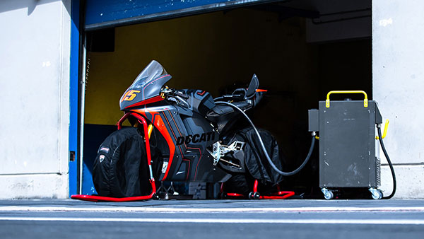 ಅನಾವರಣವಾಯ್ತು ಡುಕಾಟಿಯ ಮೊದಲ ಎಲೆಕ್ಟ್ರಿಕ್ ಸೂಪರ್ ಸ್ಪೋರ್ಟ್ಸ್ ಬೈಕ್ 