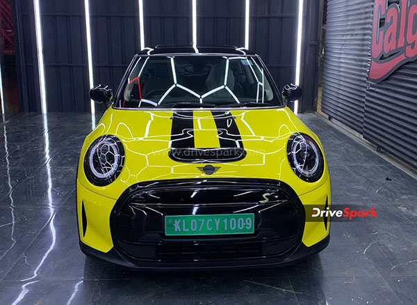 ಐಷಾರಾಮಿ ಮಿನಿ ಎಲೆಕ್ಟ್ರಿಕ್ ಕಾರು ಖರೀದಿಸಿದ ಲೇಡಿ ಸೂಪರ್ ಸ್ಟಾರ್ 