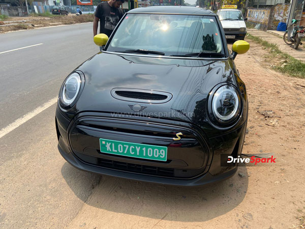 ಐಷಾರಾಮಿ ಮಿನಿ ಎಲೆಕ್ಟ್ರಿಕ್ ಕಾರು ಖರೀದಿಸಿದ ಲೇಡಿ ಸೂಪರ್ ಸ್ಟಾರ್ 