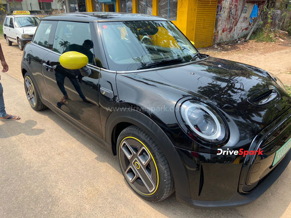 ಐಷಾರಾಮಿ ಮಿನಿ ಎಲೆಕ್ಟ್ರಿಕ್ ಕಾರು ಖರೀದಿಸಿದ ಲೇಡಿ ಸೂಪರ್ ಸ್ಟಾರ್ 