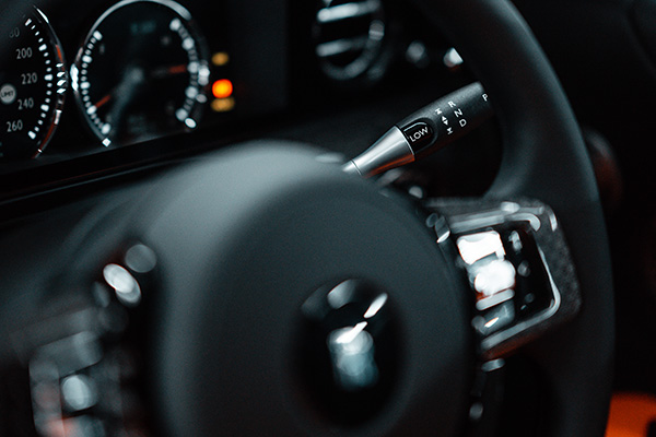 ಭಾರತದಲ್ಲಿ ಆಕರ್ಷಕ ವಿನ್ಯಾಸದ ರೋಲ್ಸ್ ರಾಯ್ಸ್ ಘೋಸ್ಟ್ ಬ್ಲ್ಯಾಕ್ ಬ್ಯಾಡ್ಜ್ ಅನಾವರಣ