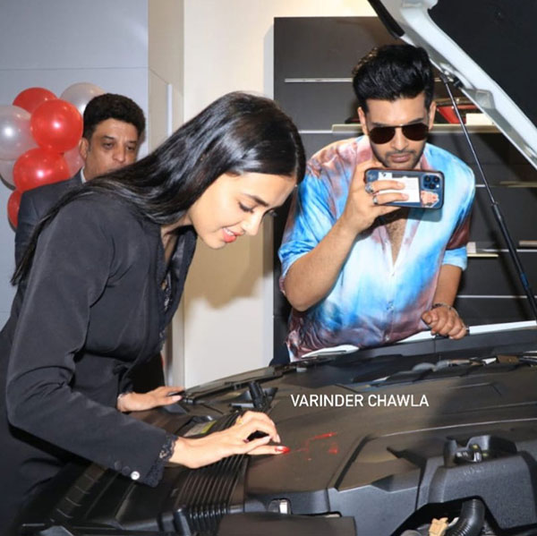 ಐಷಾರಾಮಿ ಆಡಿ ಕ್ಯೂ7 ಎಸ್‍ಯುವಿ ಖರೀದಿಸಿದ ನಟಿ ತೇಜಸ್ವಿ ಪ್ರಕಾಶ್ 