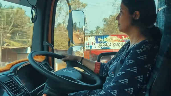 ಕೇರಳದಿಂದ ಕಾಶ್ಮೀರಕ್ಕೆ ಸರಕು ಟ್ರಕ್ ಚಲಾಯಿಸಿ ಕನಸು ನನಸು ಮಾಡಿಕೊಂಡ 40 ವರ್ಷದ ಮಹಿಳೆ