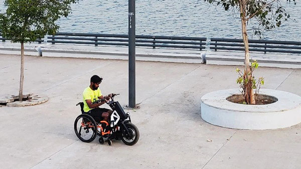 ವಿಕಲಚೇತನರಿಗಾಗಿ ಎಲೆಕ್ಟ್ರಿಕ್ ವೀಲ್‌ಚೇರ್ ಮೋಟಾರ್‌ಸೈಕಲ್ ನಿರ್ಮಿಸಿದ ನಿಯೋ ಮೋಷನ್ 