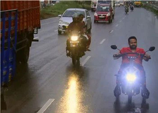 ವಿಕಲಚೇತನರಿಗಾಗಿ ಎಲೆಕ್ಟ್ರಿಕ್ ವೀಲ್‌ಚೇರ್ ಮೋಟಾರ್‌ಸೈಕಲ್ ನಿರ್ಮಿಸಿದ ನಿಯೋ ಮೋಷನ್ 