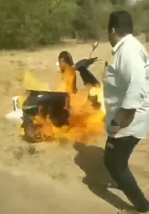 ಮತ್ತೊಂದು ಇವಿ ಸ್ಕೂಟರ್ ಬೆಂಕಿ ಅವಘಡ: ಪ್ರಾಣಾಪಾಯದಿಂದ ಪಾರಾದ ವಾಹನ ಮಾಲೀಕ