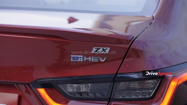 ಅತ್ಯಾಧುನಿಕ ಫೀಚರ್ಸ್‌ಗಳನ್ನು ಹೊಂದಿರುವ ಹೋಂಡಾ ಸಿಟಿ ಇ:ಹೆಚ್‌ಇವಿ ಹೈಬ್ರಿಡ್ ಕಾರು ರಿವ್ಯೂ