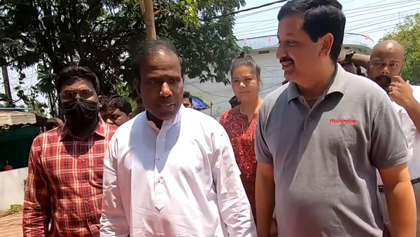 ಚುನಾವಣಾ ಪ್ರಚಾರಕ್ಕಾಗಿ 5 ಹೊಸ ಮಹೀಂದ್ರಾ ಎಕ್ಸ್‌ಯುವಿ700 ಎಸ್‍ಯುವಿಗಳನ್ನು ಖರೀದಿಸಿದ ರಾಜಕಾರಣಿ