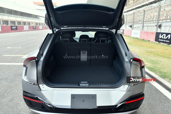 ಅಧಿಕ ರೇಂಜ್, ಆಕರ್ಷಕ ವಿನ್ಯಾಸ ಹೊಂದಿರುವ ಕಿಯಾ ಇವಿ6 ಎಲೆಕ್ಟ್ರಿಕ್ ಕಾರು ರಿವ್ಯೂ 