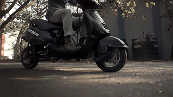 ಐಐಟಿ ಪದವೀಧರರ ಸೆಲ್ಫ್ ಕಂಟ್ರೋಲ್ ಸ್ಕೂಟರ್ ಅನಾವರಣ: ಡ್ರೈವ್ ಮಾಡಬೇಕಿಲ್ಲ, ಕರೆದರೆ ತಾನಾಗೆ ಬರುತ್ತದೆ! ಐಐಟಿ ಪದವೀಧರರ ಸೆಲ್ಫ್ ಕಂಟ್ರೋಲ್ ಸ್ಕೂಟರ್ ಅನಾವರಣ: ಡ್ರೈವ್ ಮಾಡಬೇಕಿಲ್ಲ, ಕರೆದರೆ ತಾನಾಗೆ ಬರುತ್ತದೆ!