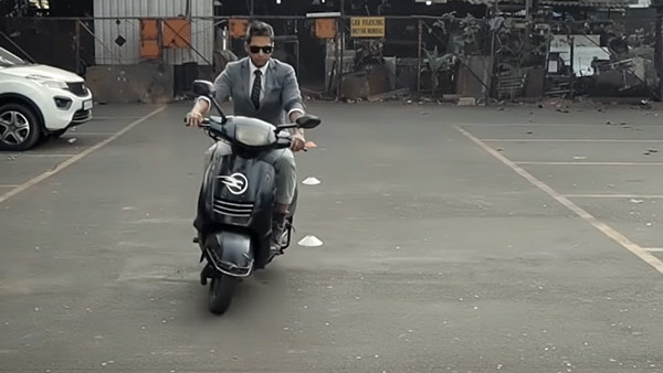 ಐಐಟಿ ಪದವೀಧರರ ಸೆಲ್ಫ್ ಕಂಟ್ರೋಲ್ ಸ್ಕೂಟರ್ ಅನಾವರಣ: ಡ್ರೈವ್ ಮಾಡಬೇಕಿಲ್ಲ, ಕರೆದರೆ ತಾನಾಗೆ ಬರುತ್ತದೆ! ಐಐಟಿ ಪದವೀಧರರ ಸೆಲ್ಫ್ ಕಂಟ್ರೋಲ್ ಸ್ಕೂಟರ್ ಅನಾವರಣ: ಡ್ರೈವ್ ಮಾಡಬೇಕಿಲ್ಲ, ಕರೆದರೆ ತಾನಾಗೆ ಬರುತ್ತದೆ!