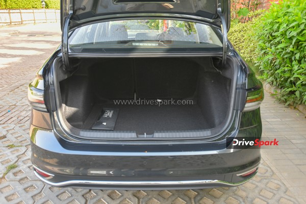  ಹೊಸ ಫೋಕ್ಸ್‌ವ್ಯಾಗನ್ ವರ್ಟಸ್ ರಿವ್ಯೂ: ವಿನ್ಯಾಸ, ಕಾರ್ಯಕ್ಷಮತೆ, ವೈಶಿಷ್ಟ್ಯಗಳ ಕುರಿತ ಮಾಹಿತಿ 