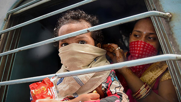 ಮಹಿಳೆಯರು ರಾತ್ರಿಯಲ್ಲಿ ಟಿಕೆಟ್ ಇಲ್ಲದೇ ರೈಲಿನಲ್ಲಿ ಪ್ರಯಾಣಿಸಬಹಬುದೇ?: ಈ ಸೌಲಭ್ಯಗಳು ನಿಮಗೆ ಮಾತ್ರ!