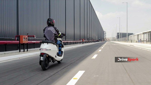 ಮಾರಾಟದಲ್ಲಿ ಹೀರೋ ಕಂಪನಿಯನ್ನು ಹಿಂದಿಕ್ಕಿ ಅಗ್ರ ಸ್ಥಾನಕ್ಕೇರಿದ ಓಲಾ ಎಲೆಕ್ಟ್ರಿಕ್