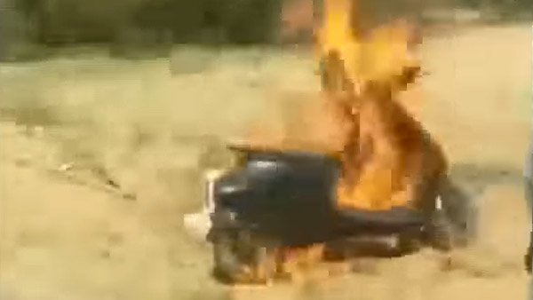 ದ್ವಿಚಕ್ರ ಇವಿಗಳಿಗೆ ಇನ್ಸೂರನ್ಸ್ ಇಲ್ಲವೇ?: ಕಾರಣ ಕೇಳಿ ದೆಹಲಿ ಹೈಕೋರ್ಟ್‌ನಿಂದ ಕೇಂದ್ರಕ್ಕೆ ನೋಟಿಸ್ 