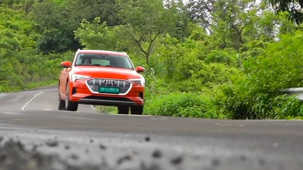 ಒಂದೂವರೆ ಕೋಟಿ ಬೆಲೆಯ ಆಡಿ ಇ-ಟ್ರಾನ್ ಕಾರನ್ನು ಖರೀದಿಸಿದ ನಟ ರಾಮ್‌ ಚರಣ್ ಪತ್ನಿ