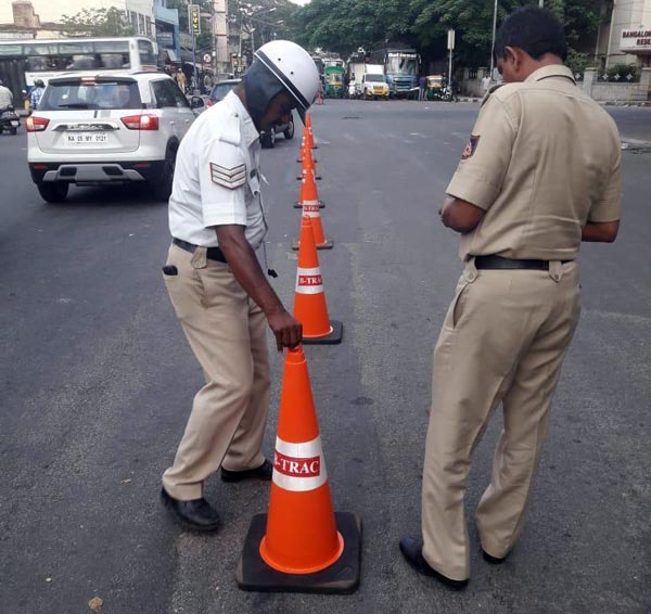  ಸುಖಾಸುಮ್ಮನೆ ವಾಹನ ಚಾಲಕರನ್ನು ತಡೆಯಬೇಡಿ: ಟ್ರಾಫಿಕ್‌ ಪೊಲೀಸರಿಗೆ ಡಿಜಿ, ಐಜಿಪಿ ಸೂಚನೆ 