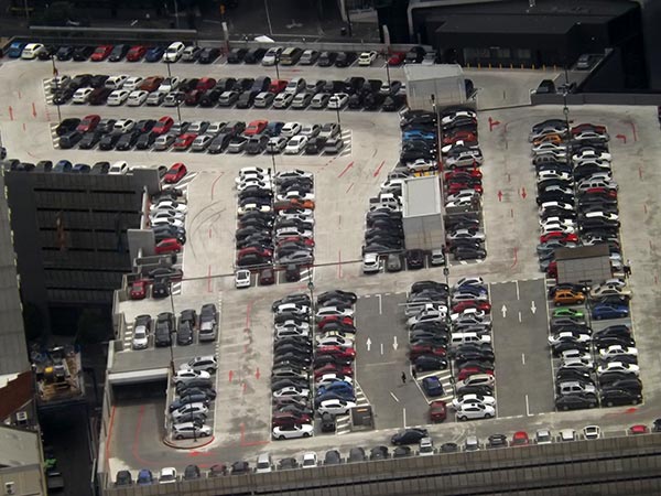 ವಿಶ್ವದ ಅತ್ಯಂತ ವಿಶಿಷ್ಟ ಮತ್ತು ವಿಚಿತ್ರವಾದ ಕಾರ್ ಪಾರ್ಕಿಂಗ್ ಗ್ಯಾರೇಜುಗಳಿವು!