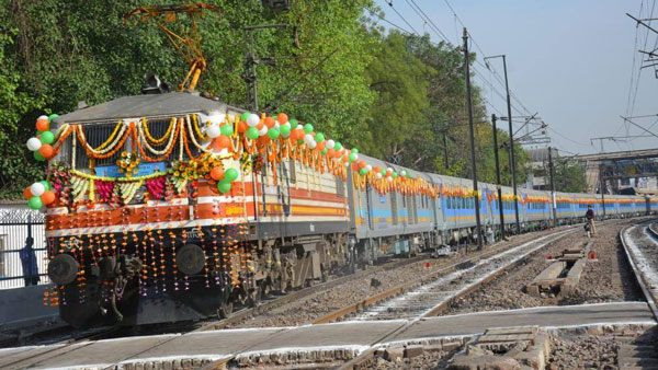 ಭಾರತದಲ್ಲಿ ಸಂಚರಿಸುವ ಅತಿ ವೇಗದ ಟಾಪ್-10 ರೈಲುಗಳು...