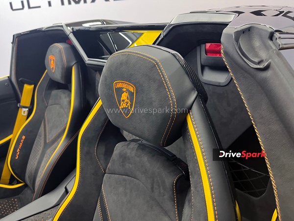 ಲಂಬೋರ್ಗಿಸಿ ಅವೆಂಟಡಾರ್ ಅಲ್ಟಿಮೇ ರೋಡ್‌ಸ್ಟರ್ ಮೊದಲ ಯುನಿಟ್ ಭಾರತದಲ್ಲಿ ವಿತರಣೆ