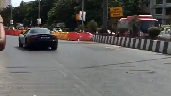 ಬೀದಿ ನಾಯಿಗೆ ಡಿಕ್ಕಿ ಹೊಡೆದ ಐಷಾರಾಮಿ ಕಾರು ಚಾಲಕನ ವಿರುದ್ದ ಪ್ರಕರಣ ದಾಖಲಿಸಿದ ಪೊಲೀಸರು