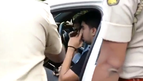 ಟ್ರಾಫಿಕ್‌ ಪೊಲೀಸರೊಂದಿಗೆ ಶಾಸಕ ಲಿಂಬಾವಳಿ ಪುತ್ರಿ ಕಿರಿಕ್: ನಿಯಮ ಉಲ್ಲಂಘಿಸಿದ್ದಲ್ಲದೇ ದಬ್ಬಾಳಿಕೆ