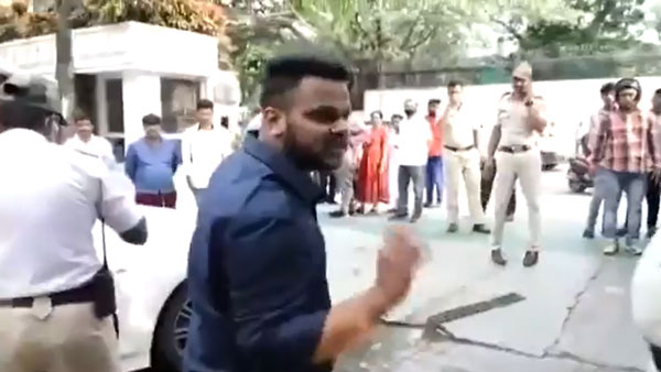 ಟ್ರಾಫಿಕ್‌ ಪೊಲೀಸರೊಂದಿಗೆ ಶಾಸಕ ಲಿಂಬಾವಳಿ ಪುತ್ರಿ ಕಿರಿಕ್: ನಿಯಮ ಉಲ್ಲಂಘಿಸಿದ್ದಲ್ಲದೇ ದಬ್ಬಾಳಿಕೆ