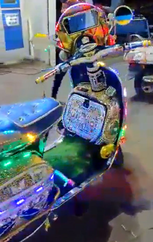 ಮ್ಯೂಸಿಕಲ್ ಸ್ಕೂಟರ್‌ನ ವಿಡಿಯೋ ಹಂಚಿಕೊಂಡು 