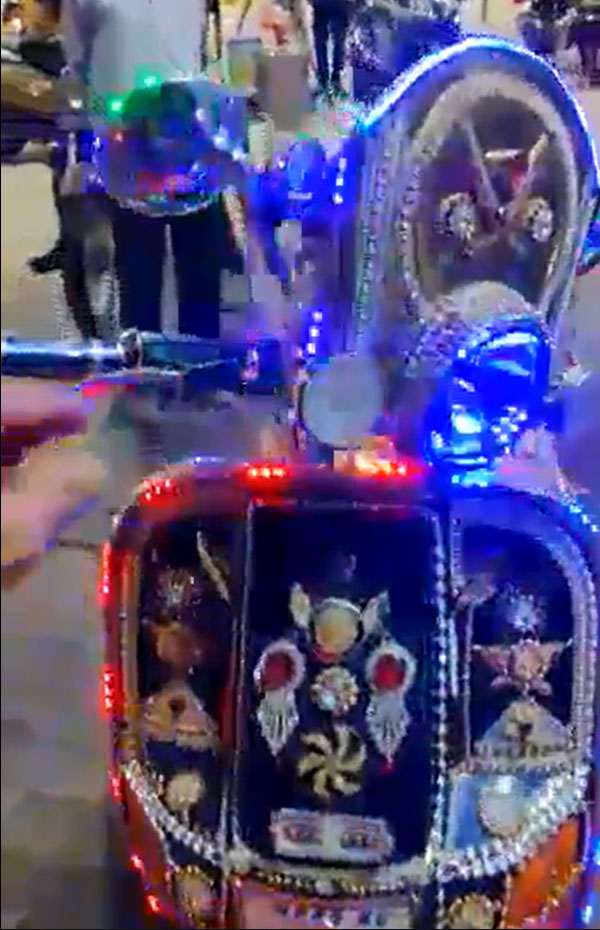 ಮ್ಯೂಸಿಕಲ್ ಸ್ಕೂಟರ್‌ನ ವಿಡಿಯೋ ಹಂಚಿಕೊಂಡು 