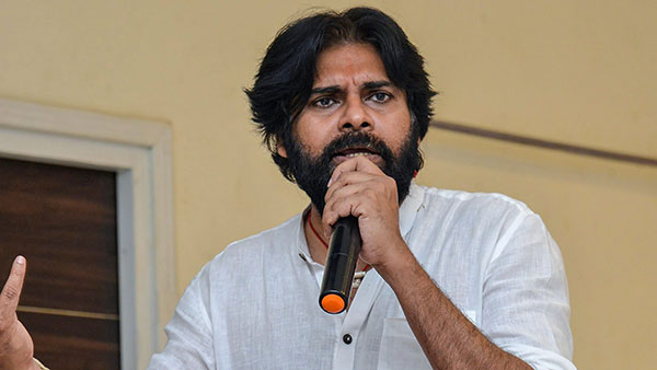 8 ಸ್ಕಾರ್ಪಿಯೋ ಕಾರುಗಳನ್ನು ಖರೀದಿಸಿ ಟ್ರೋಲ್‌ಗೆ ಗುರಿಯಾದ ತೆಲುಗು ನಟ ಪವನ್ ಕಲ್ಯಾಣ್