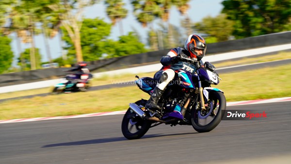 ಪೆಟ್ರೋನಾಸ್ ಟಿವಿಎಸ್ ರೇಸಿಂಗ್ ಮೀಡಿಯಾ ಕಪ್: ಮೋಟಾರ್ ರೇಸ್‌ನಲ್ಲಿ ಡ್ರೈವ್‌ಸ್ಪಾರ್ಕ್ ತಂಡಕ್ಕೆ ಮೂರನೇ ಸ್ಥಾನ