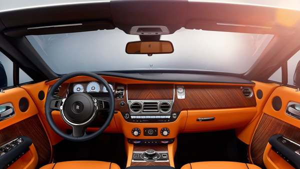 ಕಳ್ಳತನವಾಗಿದ್ದ ರೋಲ್ಸ್ ರಾಯ್ಸ್ ಐಷಾರಾಮಿ ಕಾರನ್ನು ಕೆಲವೇ ಗಂಟೆಗಳಲ್ಲಿ ಪತ್ತೆಹಚ್ಚಿದ ಮಾಲೀಕ ಕಳ್ಳತನವಾಗಿದ್ದ ರೋಲ್ಸ್ ರಾಯ್ಸ್ ಐಷಾರಾಮಿ ಕಾರನ್ನು ಕೆಲವೇ ಗಂಟೆಗಳಲ್ಲಿ ಪತ್ತೆಹಚ್ಚಿದ ಮಾಲೀಕ