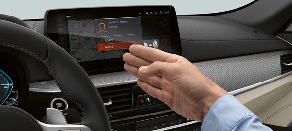 ಐಷಾರಾಮಿ ಬಿಎಂಡಬ್ಲ್ಯು 5 ಸೀರಿಸ್ ಕಾರು ಖರೀದಿಸಿದ 84 ವರ್ಷದ ಹಿರಿಯ ನಟಿ 