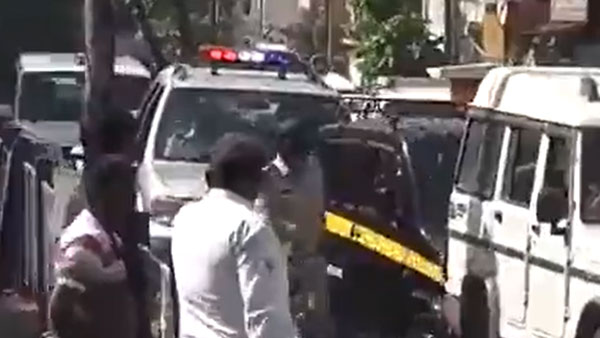 ಟ್ರಾಫಿಕ್‌ನಲ್ಲಿ ಸಿಲುಕಿದ್ದ ಮಿನಿಸ್ಟರ್ ಕಾರಿಗೆ ದಾರಿ ಬಿಡದವನ ಮೇಲೆ ಪೊಲೀಸರ ಹಲ್ಲೆ: ವಿಡಿಯೋ ವೈರಲ್ 